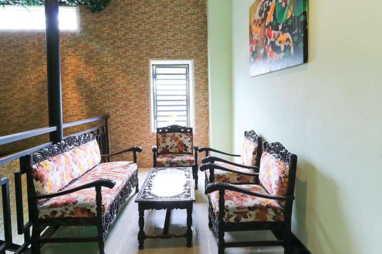 Labuana Homestay & Cafe Garden Makassar Exterior foto